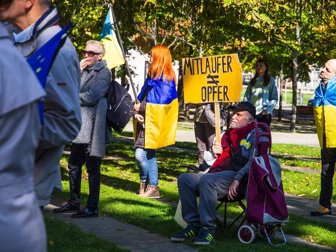 У Німеччині українські біженці протестували проти надання притулку ухилянтам з росії (фото)