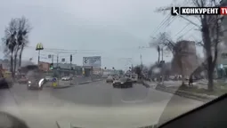 У Луцьку водій BMW дрифтував на пішохідному переході (відео)