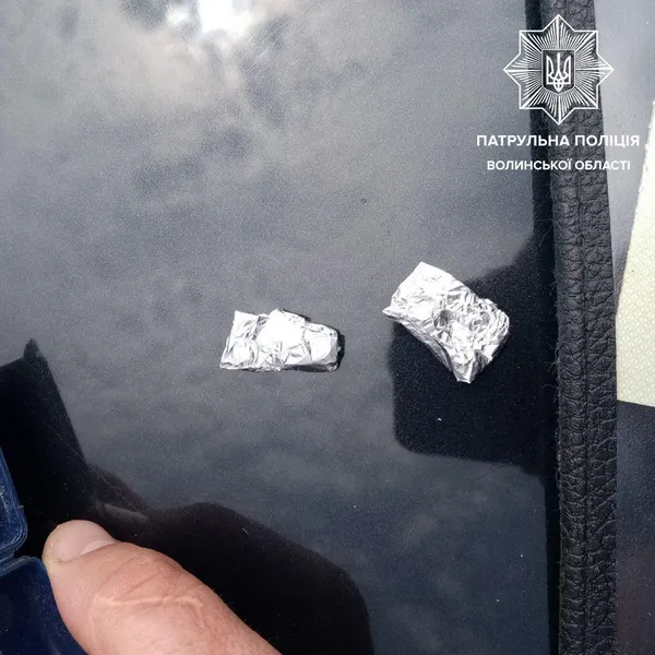Наркотики і пістолет: у Луцьку на вихідних виявили порушників (фото)