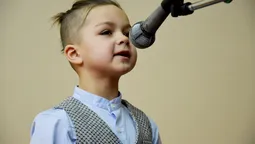 У Луцькому "політесі" чоловіки креативно привітали жінок (фото)