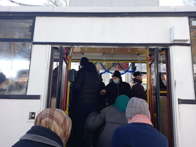 У Луцьку святково декорували тролейбуси (фото)