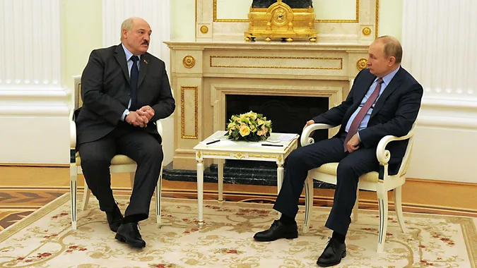 Лукашенко хоче влізти в переговори між рф і Україною