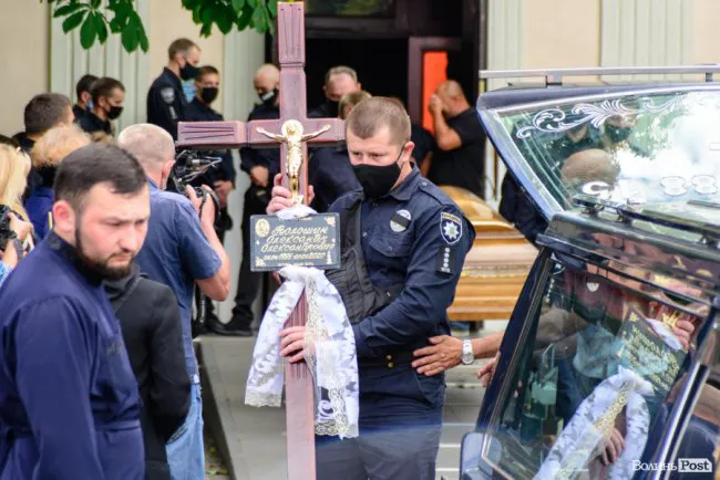 У Луцьку провели в останню путь поліцейського, який загинув у аварії