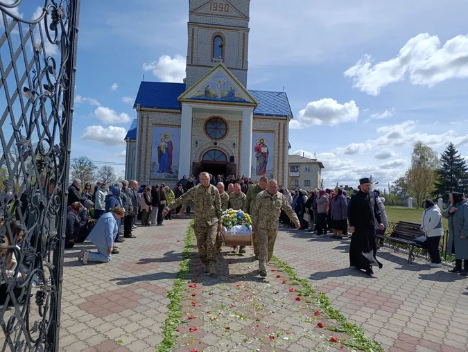 У Маневичах попрощалися із захисником Андрієм Сидоруком (фото)