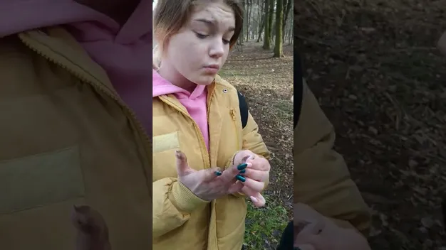 У Луцьку патрульні закладку з наркотиками викинули в канаву (відео)