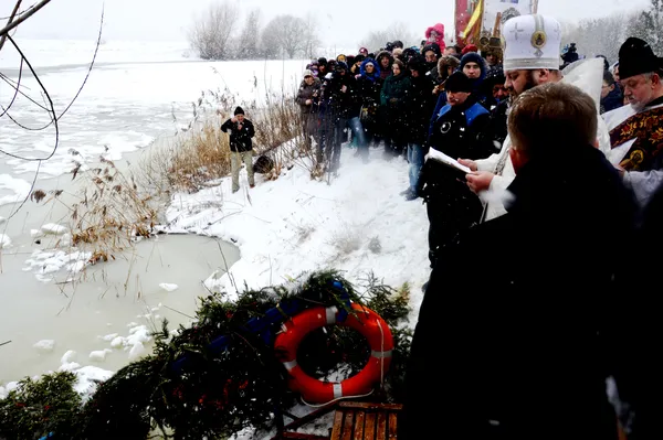Як у Луцьку віряни занурювалися на свято Хрещення (фото)