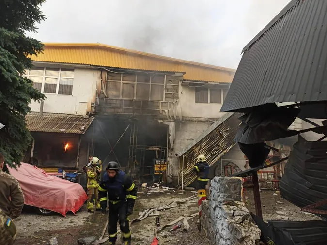 Вночі ворог обстріляв Київ крилатими ракетами (фото)