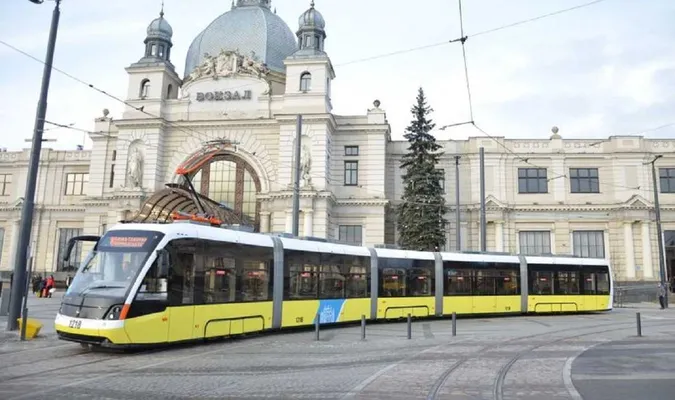 Уночі у Львові без світла раптово залишилась частина лікарень та весь електротранспорт