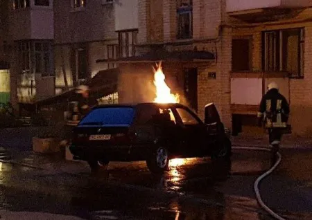 Вночі у Луцьку згорів автомобіль