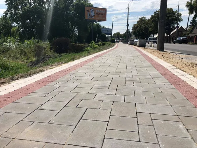 Де і коли в Луцьку завершать ремонт дворів та доріг з тротуарами (фото)