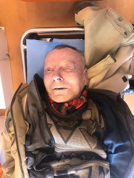 У Володимирі чоловік помер на зупинці – його особу встановлюють (фото 18+)