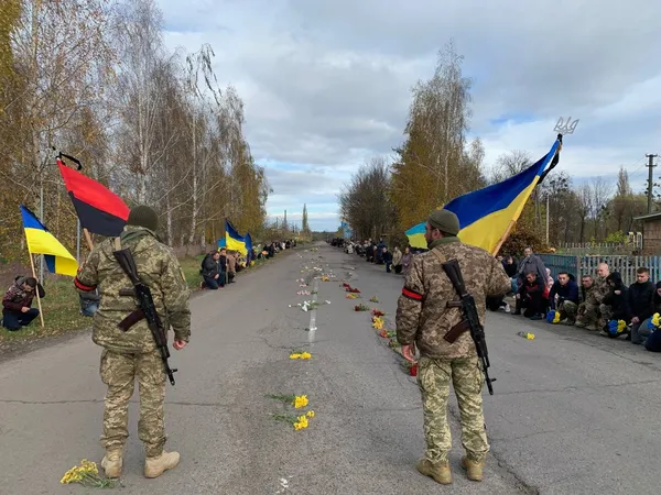 Маленький син залишився без батька: під Луцьком поховали 23-річного Героя Олександра Мороза (фото)