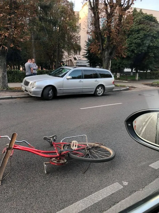 У Луцьку біля «Авангарду» збили велосипедиста (фото)