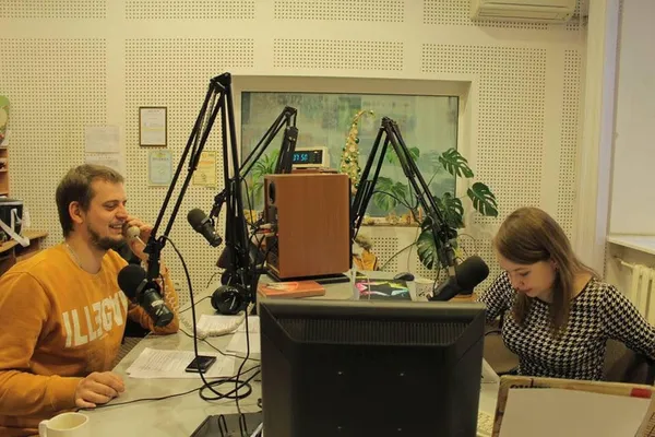 Радіоведучі Юрій Кльоц та Анастасія Передрій