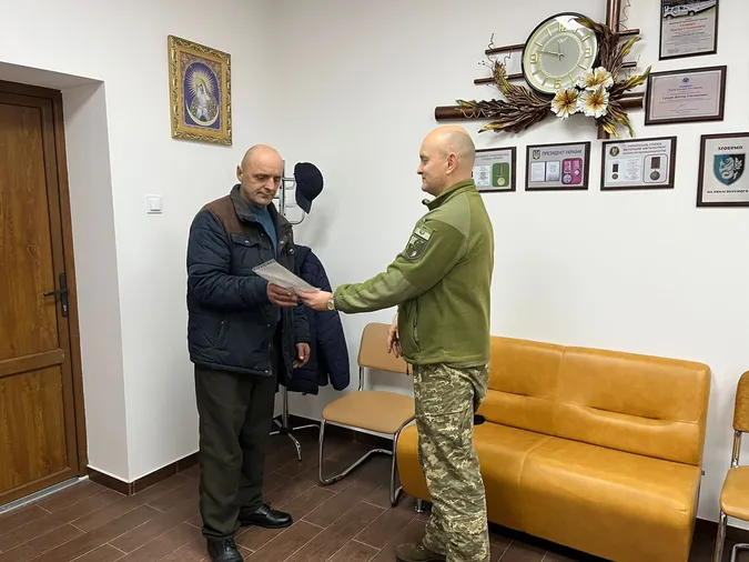 На Волині Захиснику вручили відзнаку від Головнокомандувача ЗСУ (фото)