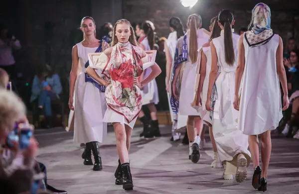 Луцька дизайнерка презентувала на Lviv Fashion Week свої сукні й хустки (фото)