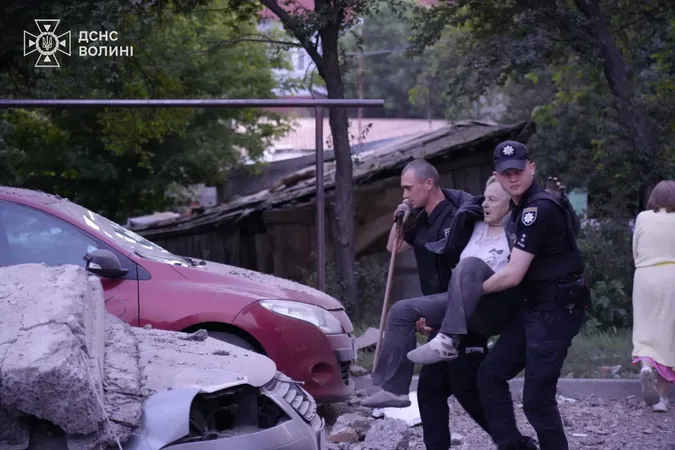 У Луцьку – численні руйнування та пожежі внаслідок ворожої атаки (фото)