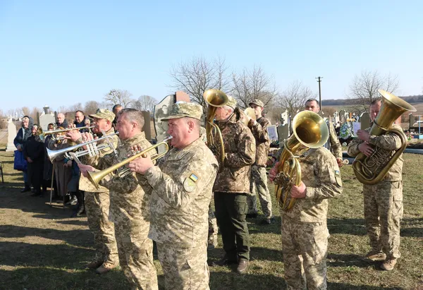 Загинув на Курщині: Волинь провела в останню дорогу воїна Андрія Мацерука (фото)