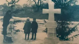 Рожеві хрести з льоду й штовханина за воду: як на Волині відзначали Йордан сто років тому