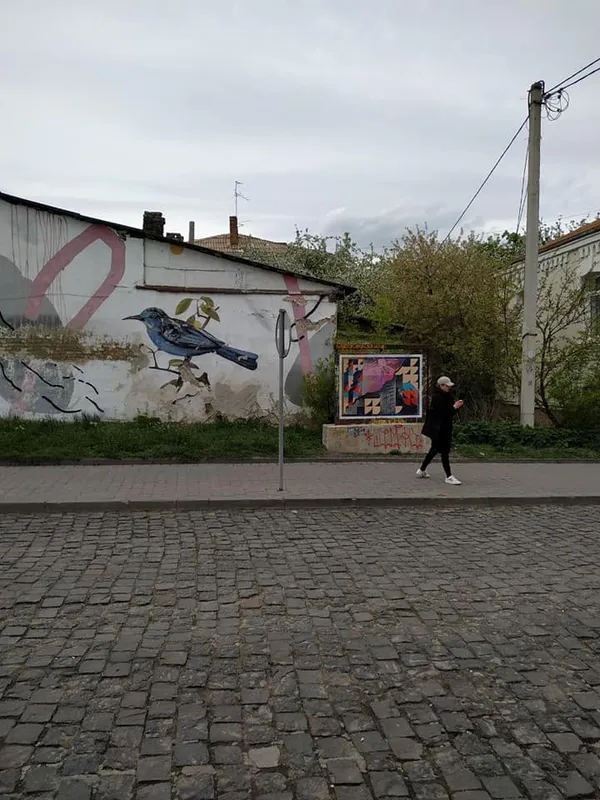 Луцькі художники перетворили дошку «Тут Був Я» на твір мистецтва (фото)