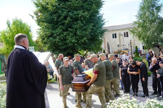 Нещодавно став дідусем: на Волині попрощалися із воїном Віктором Борщевським (фото)