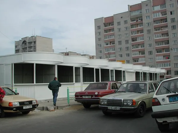 Привіт із минулого: луцька «варшавка» 2000-го (фото) 
