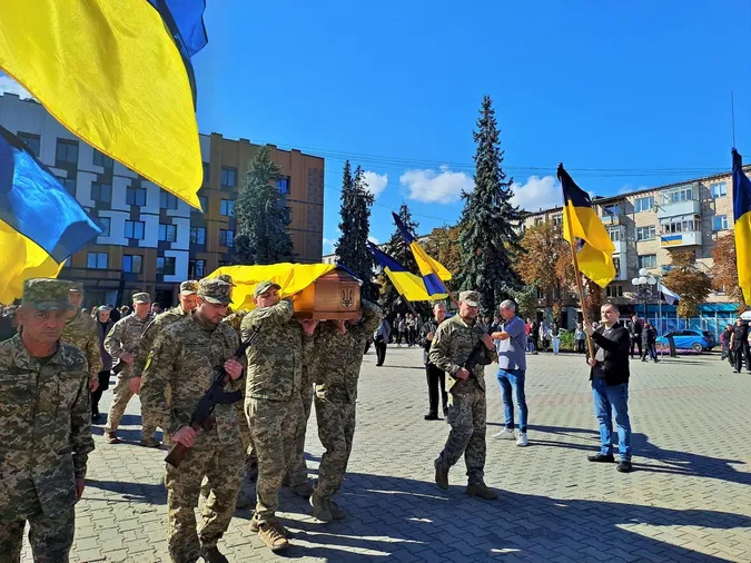 На Волині провели в останню дорогу молодшого сержанта Дмитра Бондарука (фото)
