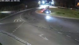 Tesla пролетіла через кільце: показали момент моторошної аварії у Луцьку на Набережній (відео)