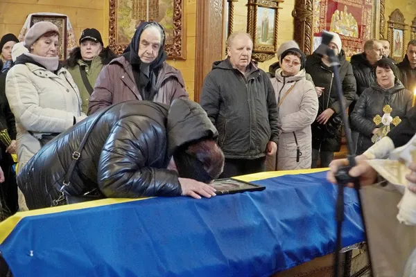 Після року очікувань повернувся на щиті: на Волині попрощалися з воїном Романом Літвінчуком