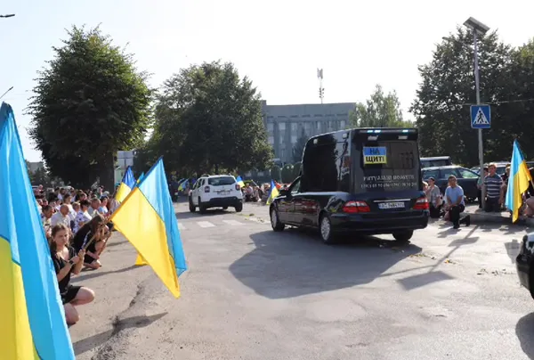 Загинув майже 2 роки тому: на Волині провели в останню дорогу воїна Валентина Назарчука