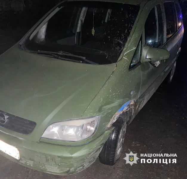 На Волині 21-річний мотоцикліст помер після зіткнення з припаркованим авто (фото)