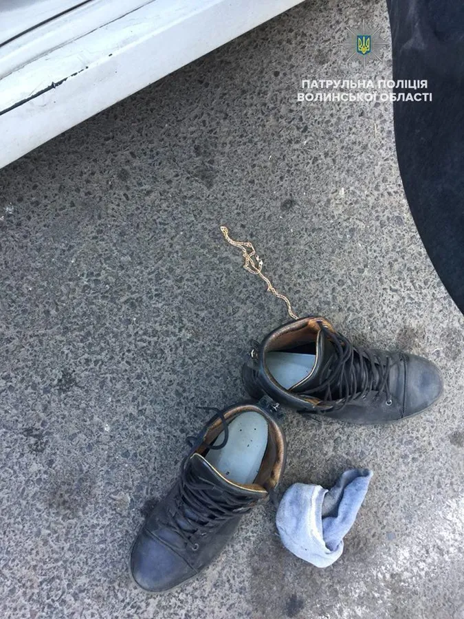 На вокзалі в Луцьку з жінки зняли золотий ланцюжок 