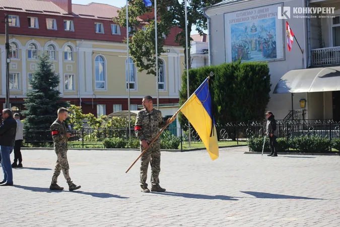 Знову похорон: Луцьк попрощався із загиблим захисником Віталієм Степанишеним (фото, відео)