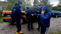 Пробув добу в лісі: волинські рятувальники розшукали 77-річного чоловіка (фото)
