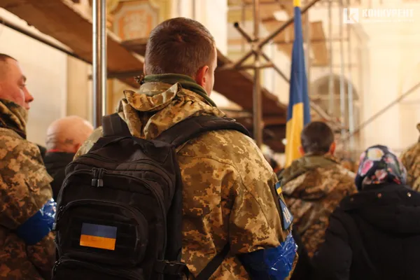 У Луцьку попрощалися із Героями, які загинули внаслідок авіаудару по аеродрому (фото)