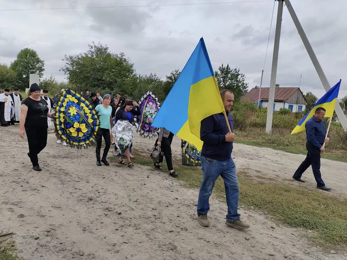 Помер від важкої хвороби: у Луцькому районі попрощалися із захисником Ігорем Дубчуком (фото)