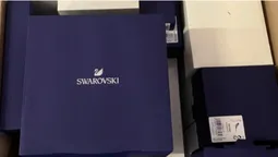 Брендовий одяг і взуття, біжутерія Swarovski: в «Ягодині» знайшли прихований товар (фото)