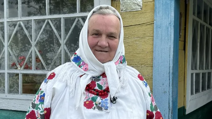 Волинянка зберігає ексклюзивний костюм-вишиванку, який отримала у спадок (відео)