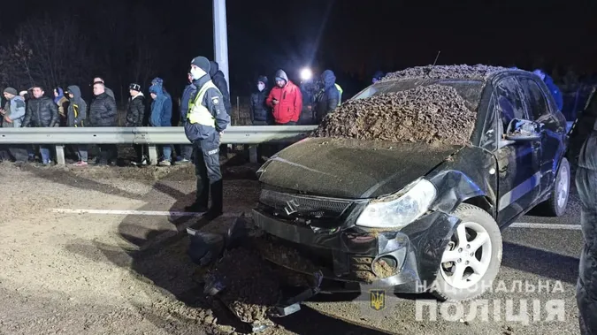 Розчавило бабусю та 3-річну внучку: в Харкові сталася моторошна ДТП (фото)