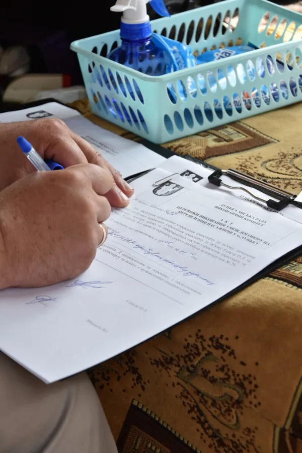 Е-квитки і маски: у Луцьку перевірили пасажирів громадського транспорту (фото)