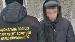У Луцьку затримали озброєного «закладника» з наркотиками (фото)