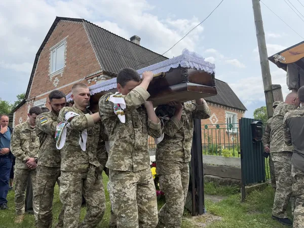 На Волині попрощалися з 20-річним Героєм Назаром Матейчуком (фото)