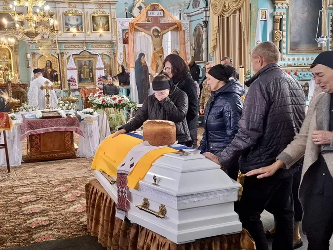 У рідному селі на Волині попрощалися з загиблим на Донеччині воїном Петром Олендром