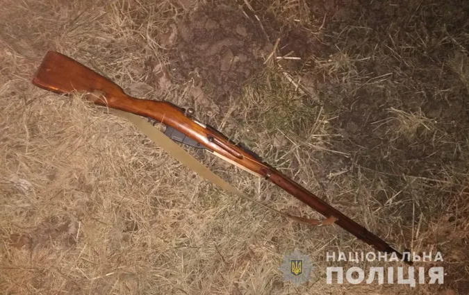 У помешканні лучанина виявили «партизанський схрон» зі зброєю (фото)