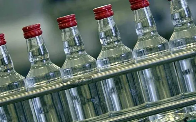 У луцькому гаражі незаконно виготовляли алкоголь відомих марок