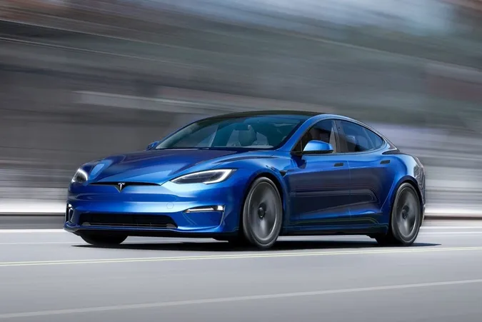 Tesla почала продавати в Канаді свої електромобілі китайського виробництва