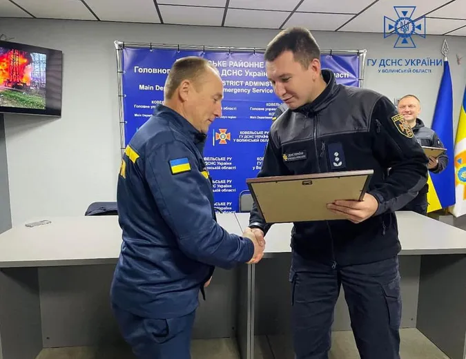 За мужність і героїзм: на Волині нагородили ліквідаторів наслідків ворожих обстрілів (фото)