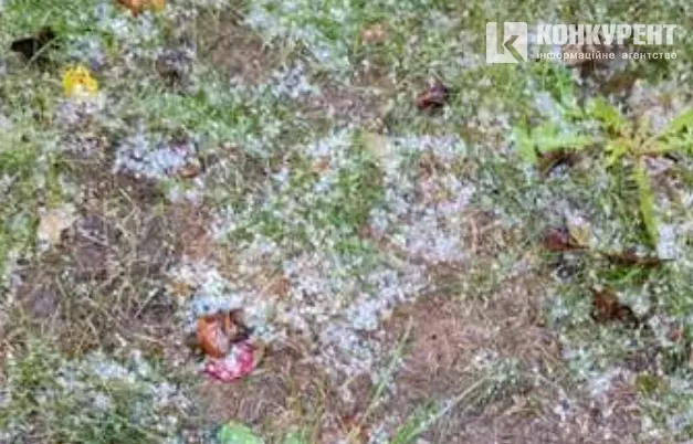 Град і злива: частину Луцька накрила негода (фото, відео)