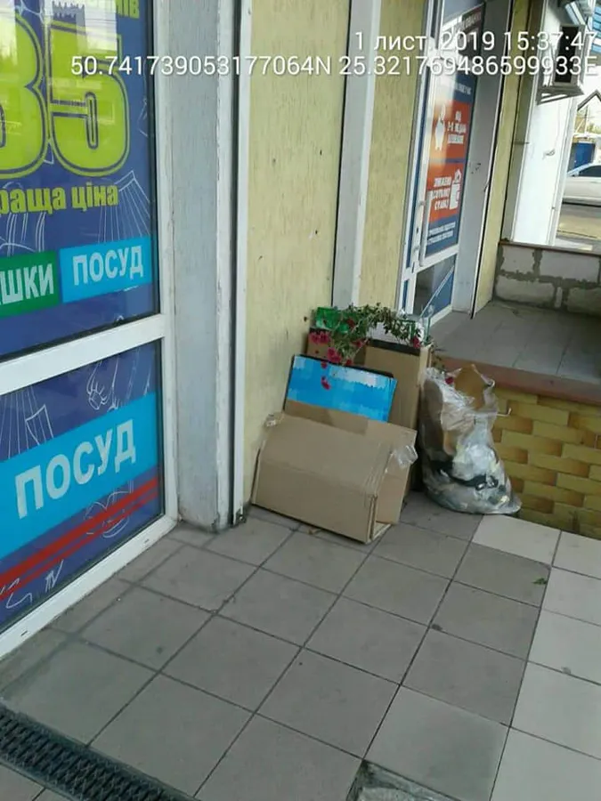 Лучан змусили поприбирати розкидане листя та будівельне сміття  (фото)
