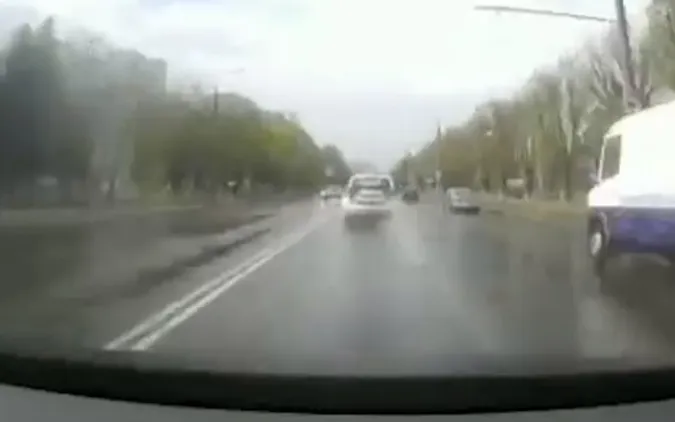 На Волині немовля впало з візка: патрульні допомогли швидко дістатися до лікарні (відео)